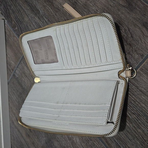 Michael Kors tote handbag with matching wallet - Picture 5 of 10